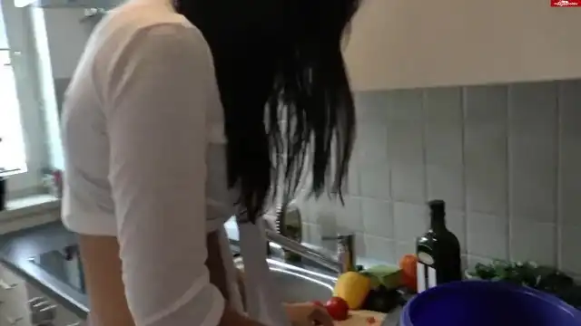 Немецкое любительское порно на кухне